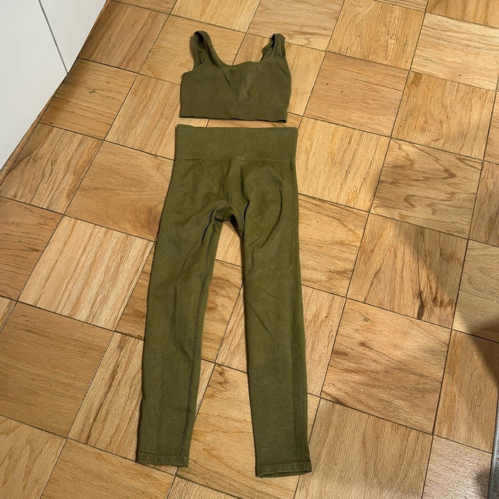 Green size small Joy Labs workout set
